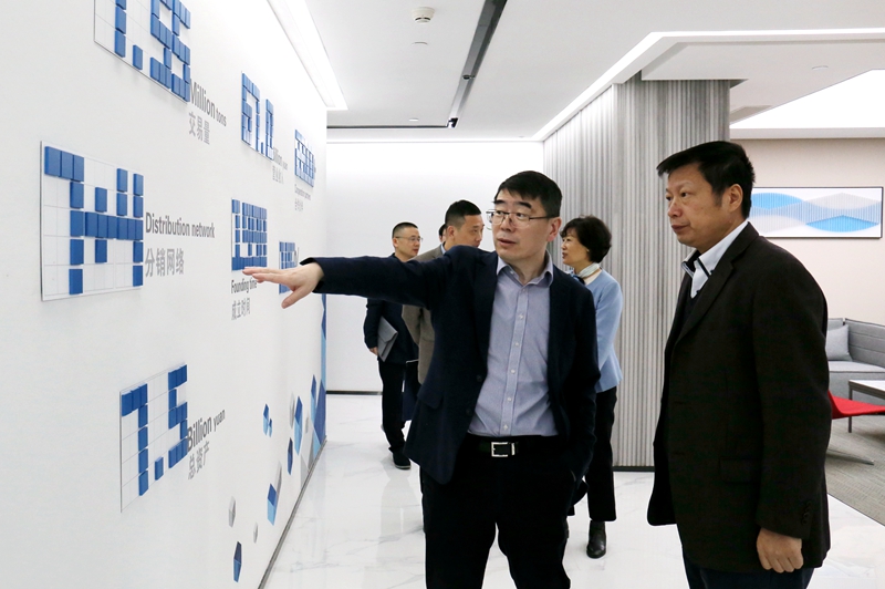 省商務廳一級巡視員胡濰康到明日控股調(diào)研